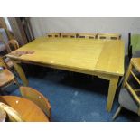 A LARGE EARLY /MID 20TH CENTURY LIGHT OAK DINING TABLE H-77 W-100 L-183 CM