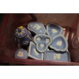A COLLECTION OF WEDGWOOD JASPERWARE TO INCLUDE PIN DISHES AND TRINKET POTS