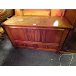 AN OAK LINENFOLD BLANKET BOX WITH DRAWERS W-104 CM