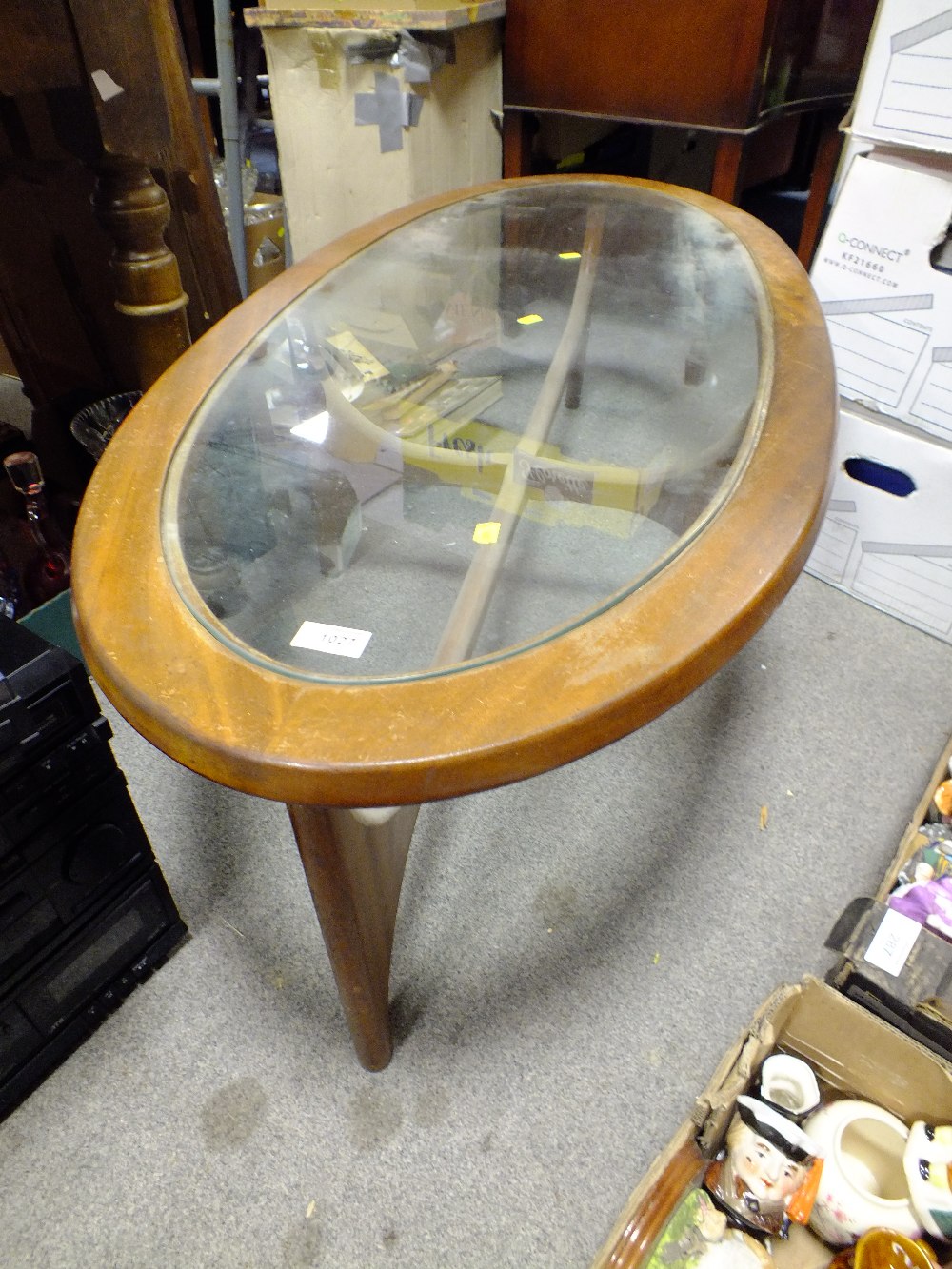 A RETRO TEAK OVAL GLASS TOPED COFFEE TABLE H-41 CM W-129 CM