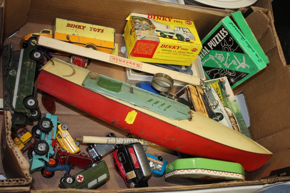 A TRAY OF DIECAST AND TIN PLATE TOY CARS ETC. TO INCLUDE DINKY AND CORGI EXAMPLES