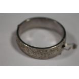 A HALLMARKED SILVER ENGRAVED BANGLE