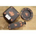 THREE PIECES OF BLACK AND TERRACOTTA WEDGWOOD JASPERWARE TO INCLUDE A LIDDED TRINKET POT