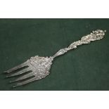 AN ORNATE STERLING SILVER SERVING FORK BY MARSHAL FIELD & CO