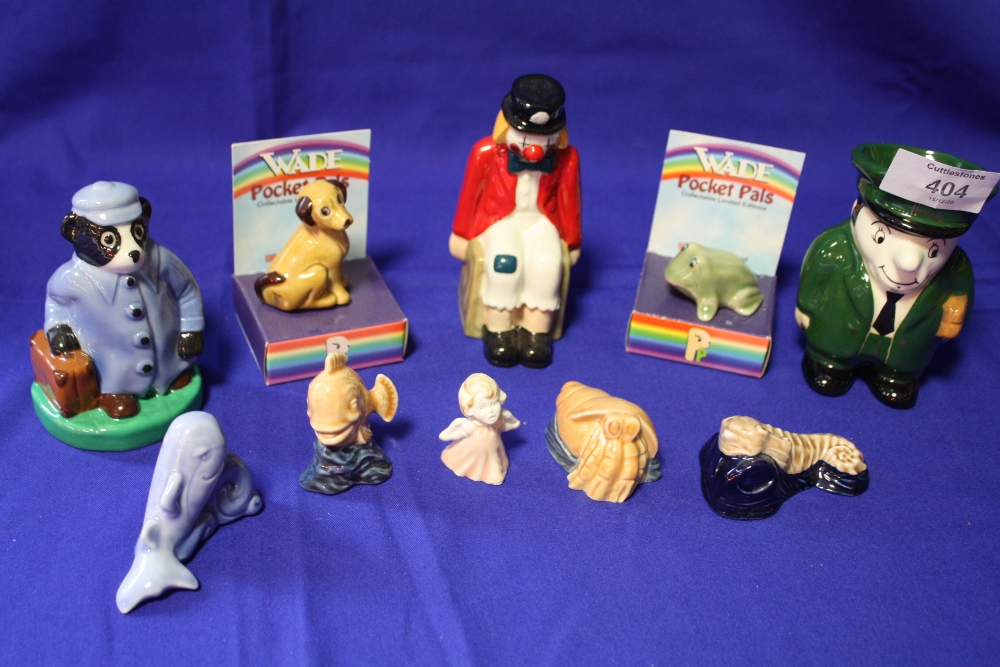 A COLLECTION OF ASSORTED WADE FIGURES TO INCLUDE 'TRAVELLING BADGER', 'CHUCKLES THE CLOWN' ETC