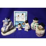 A PAIR OF GOLD STAMPED SNOWMAN PEPPERETTES TOGETHER WITH A BOXED PAIR OF WADE PENGUIN FIGURES AND