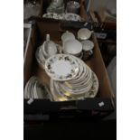 A TRAY OF ROYAL DOULTON "LARCHMONT" TEA & DINNERWARE (TRAY NOT INCLUDED)
