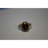 A 9 CT GOLD DRESS RING SET WITH RED STONE