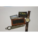 A SMALL BOX OF COLLECTABLES TO INCLUDE AN ANTIQUE SNUFF BOX AND AN ADVERTISING MAGNIFIER LETTER