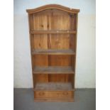 A SOLID PINE CORONA STYLE BOOKSHELF, W 89 CM