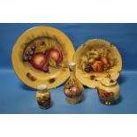 A COLLECTION OF AYNSLEY "ORCHARD GOLD" CERAMICS, A PLATE IS SIGNED D. JONES