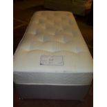 A SINGLE DRAWER DIVAN BED