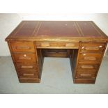 AN ANTIQUE TWIN PEDESTAL LEATHER INLAID OAK DESK, L 122 cm, D 72 cm, H 76 cm