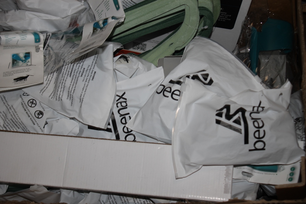 FOUR BOXES OF MAINLY NEW ITEMS TO INCLUDE DRAWSTRING BAGS, COAT HANGERS, PHONE CASES ETC. - Image 2 of 5