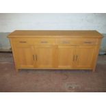 A MODERN OAK SIDEBOARD, L 188 CM