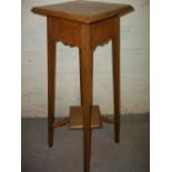 A SOLID OAK ANTIQUE PLANT / JARDINIERE STAND