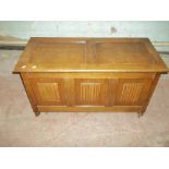 A PANELLED OAK BLANKET CHEST / OTTOMAN