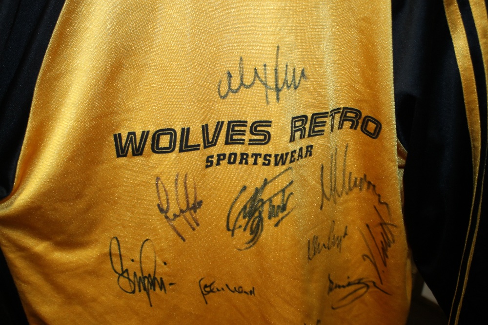 A SIGNED WOLVES FOOTBALL SHIRT TO INCLUDE SIGNATURES FOR MATT MURRAY, ETC. - Image 2 of 3