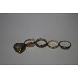 FOUR 9 CT GOLD RINGS TO INCLUDE A SIGNET RING AND A WEDDING BAND, AND A 9 CT GOLD HEART SHAPED