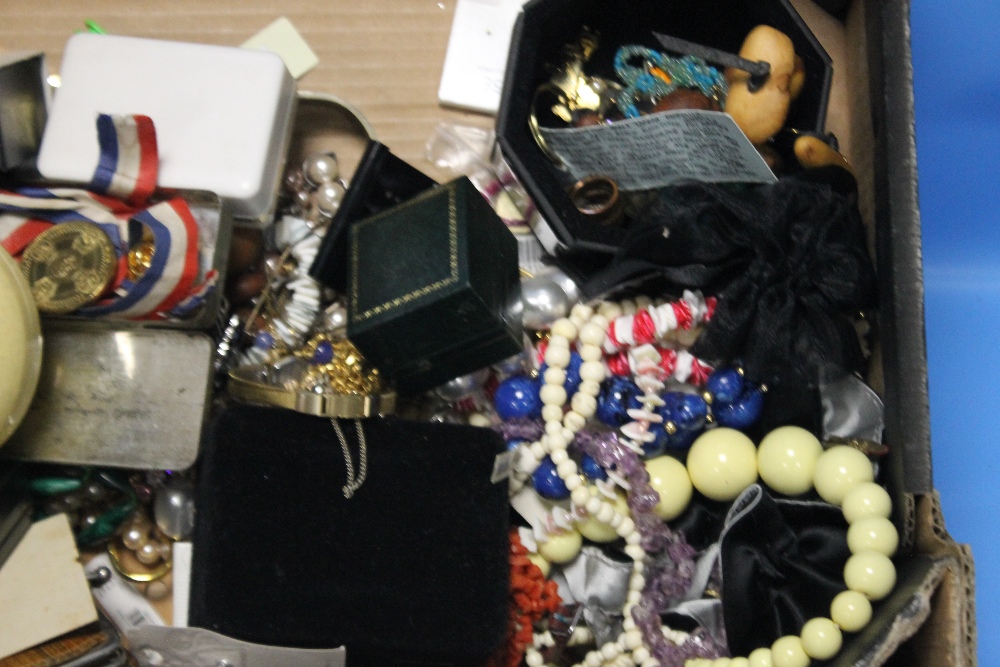 A TRAY OF ASSORTED COSTUME JEWELLERY ETC. - Image 2 of 3