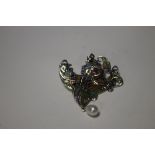 A LARGE SILVER PLIQUE-A-JOUR CLEOPATRA BROOCH / PENDANT SET WITH A SUSPENDED PEARL, AMETHYST, RUBIES