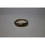 A SMALL EDWARDIAN 18 CT GOLD BLUE STONES LADIES DRESS RING, W 2 g