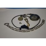 A QUANTITY OF ASSORTED COSTUME JEWELLERY