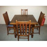 AN EARLY 1900S DRAW LEAF OAK DINING TABLE WITH FOUR CHAIRS