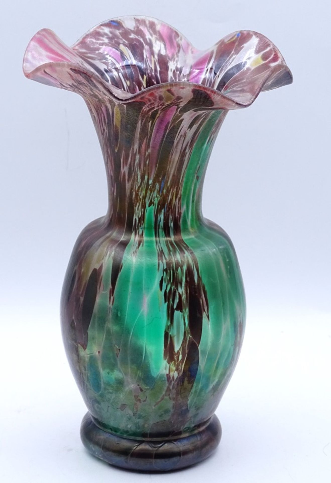 Kunstglasvase, unleserl. Ritzsignatur, H-19 cm - Bild 3 aus 4