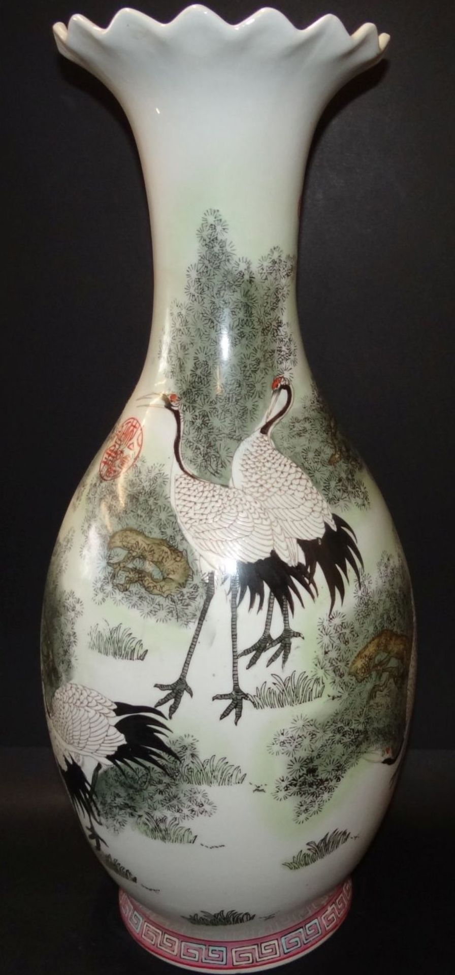 hohe China-Vase, bemalt mit Reiher, rote Schriftzeichen, H-62 cm - Bild 2 aus 10