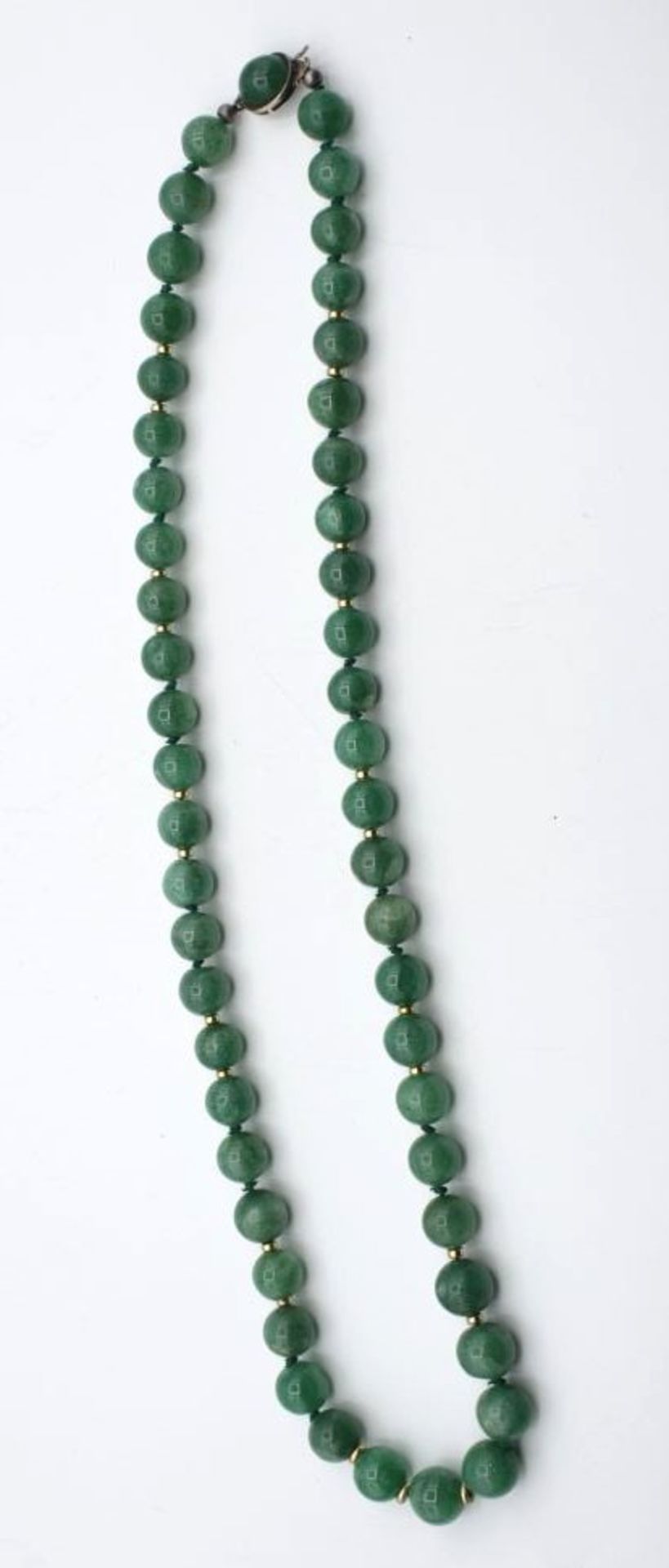 Halskette, poliert Kugeln, wohl Jade, 925er Silberschliesse, L-58cm. - Bild 2 aus 3