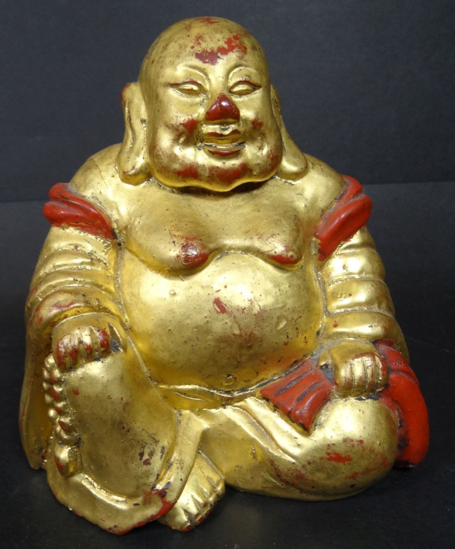 sitzender Buddha aus Holz, vergoldet, Alters-u. Gebrauchsspuren, H-11 cm, B-11 cm