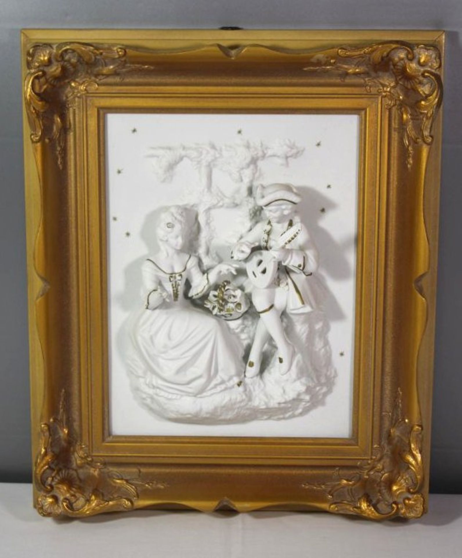 Porzellan-Reliefbild, Dresden Design, romantische Szene, gerahmt, RG 37 x 31cm.