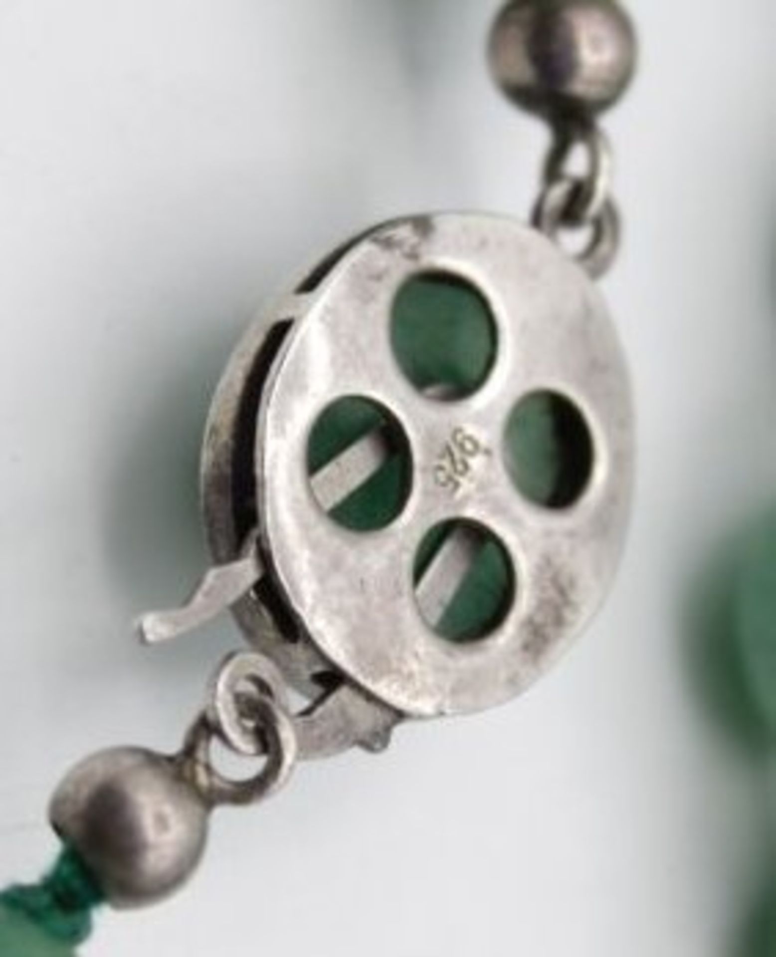 Halskette, poliert Kugeln, wohl Jade, 925er Silberschliesse, L-58cm. - Bild 3 aus 3