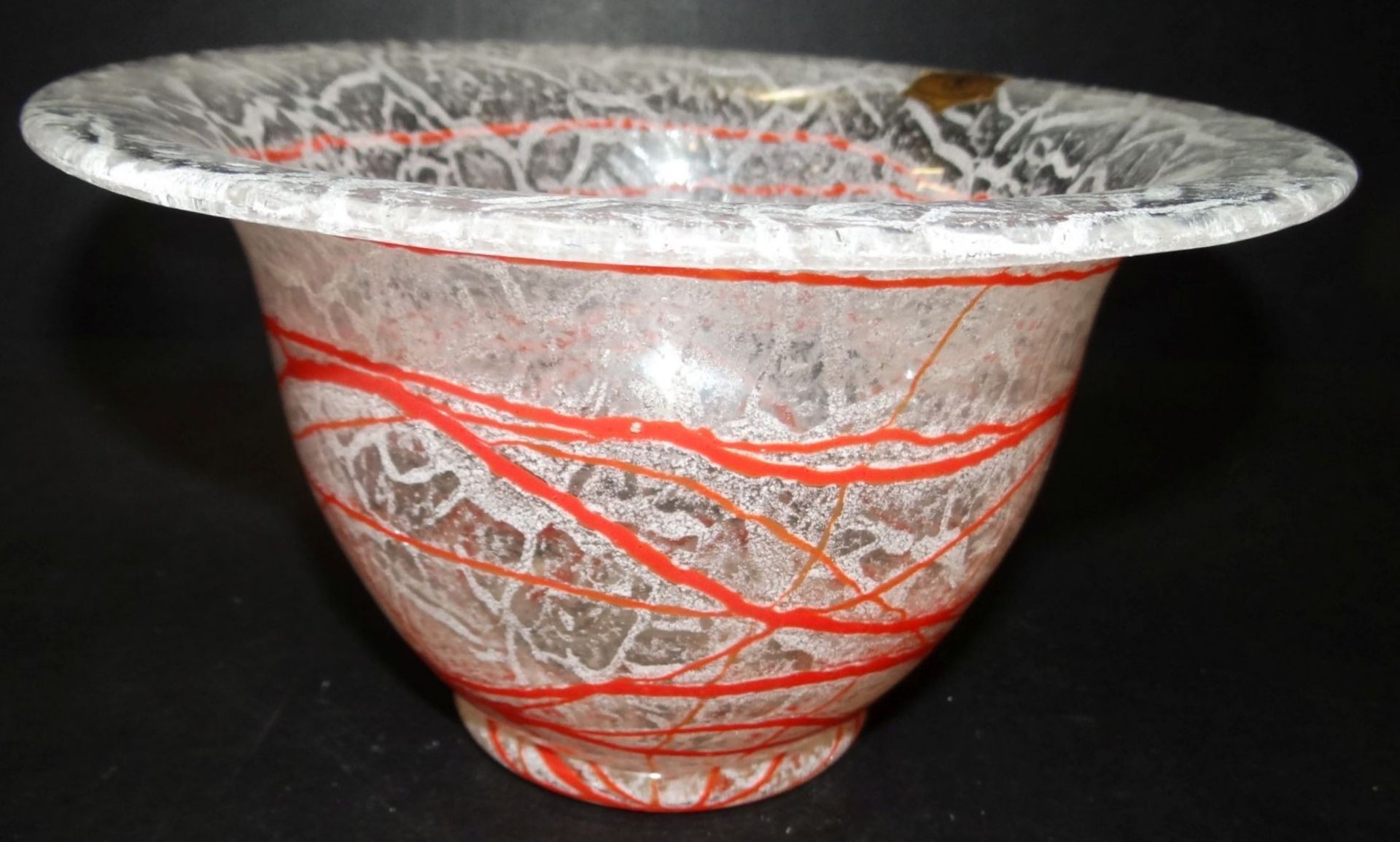 Schaumglas-Vase, rot/weiss, mit orig. Etikett "Kunstglas J.S.S.", H-12 cm, D-21 cm