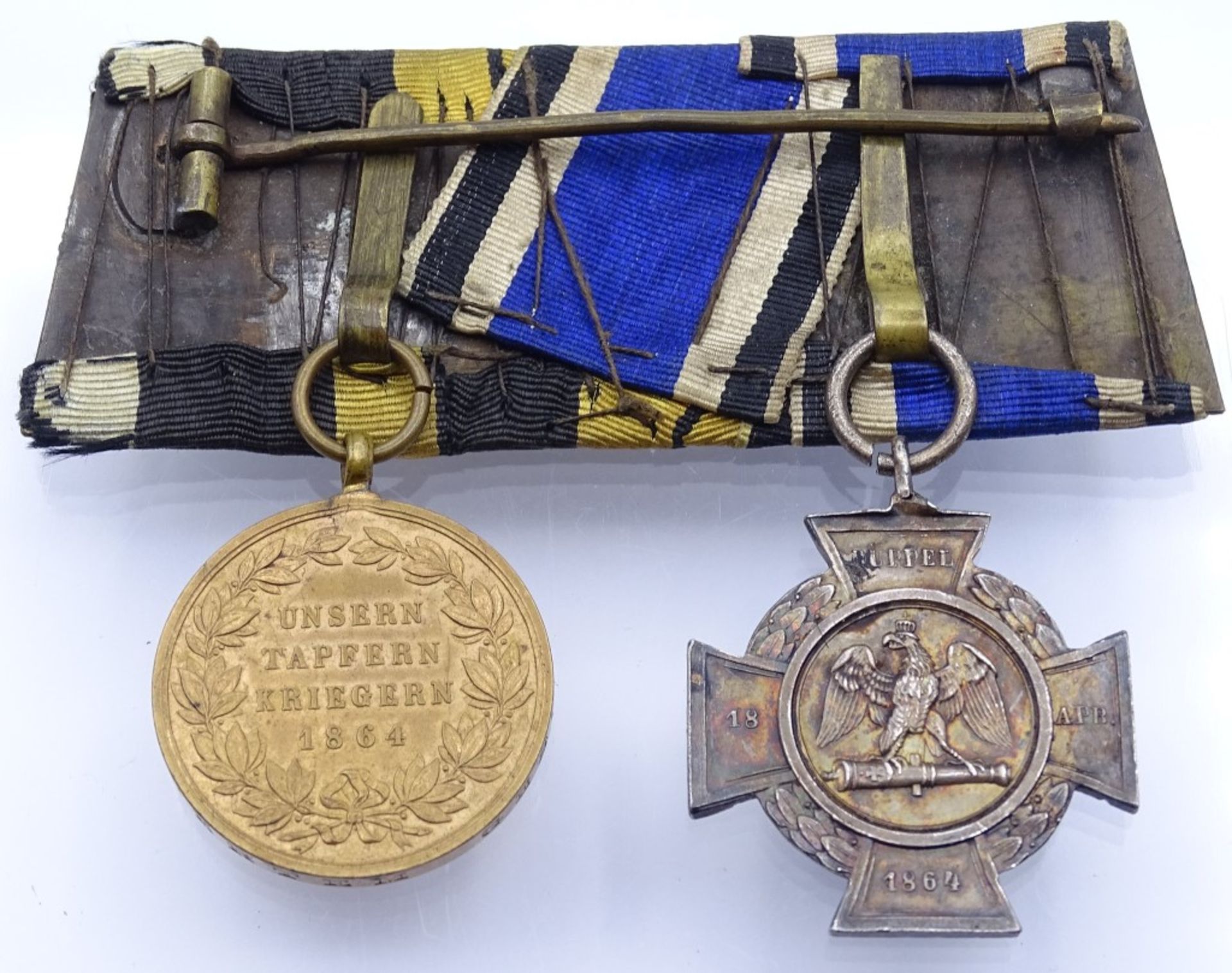 Ordenspange mit Unsern tapfern Kriegern Medaille und Düppel Kreuz 18.Apr- 186< - Bild 2 aus 2