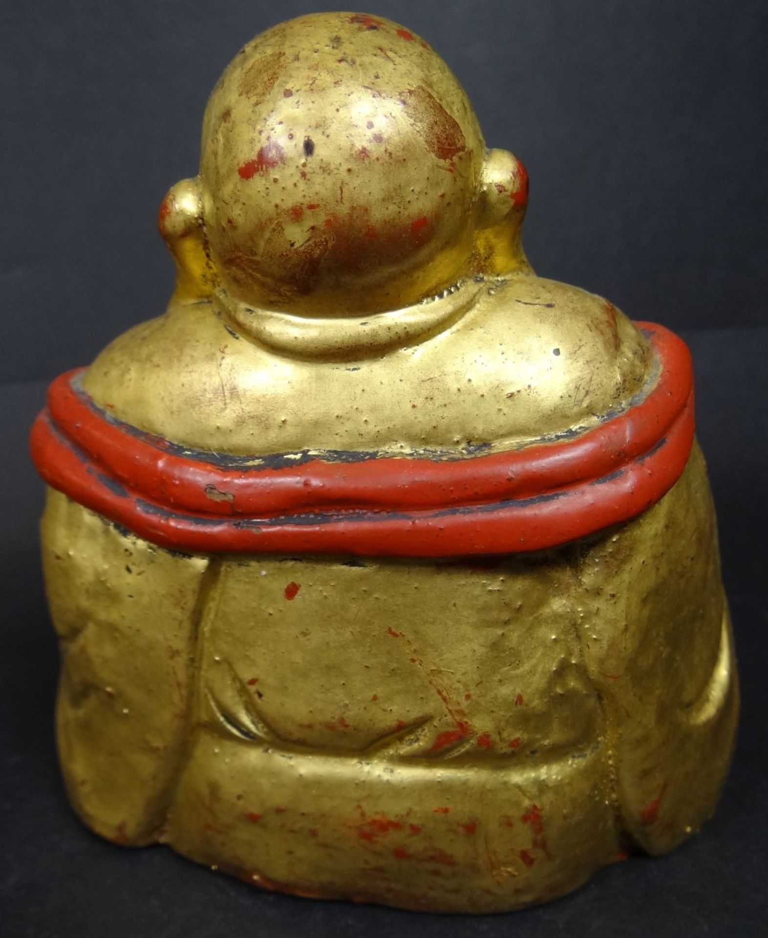 sitzender Buddha aus Holz, vergoldet, Alters-u. Gebrauchsspuren, H-11 cm, B-11 cm - Bild 3 aus 4