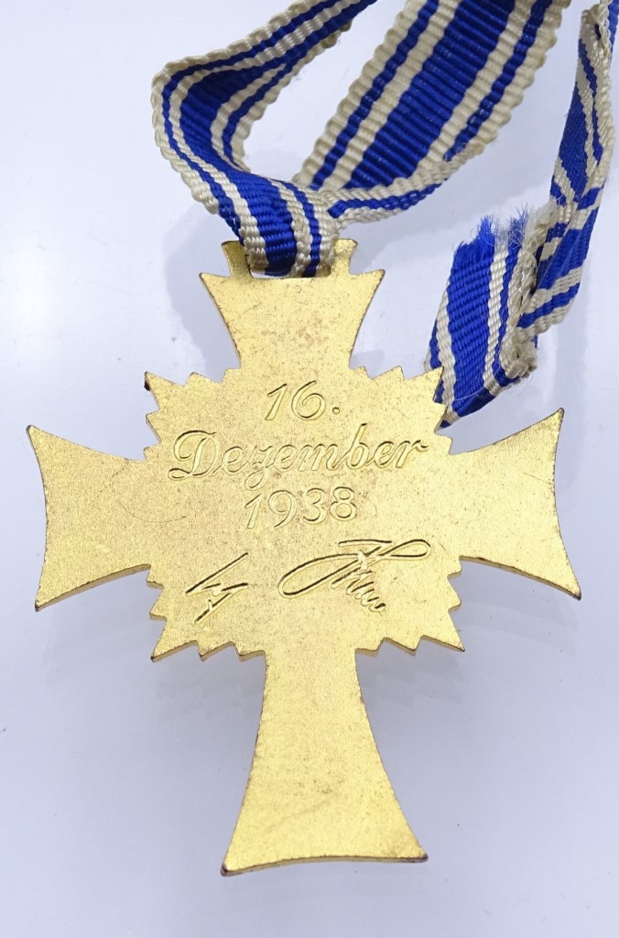 Mutterkreuz in Gold an Band und Etui - Bild 4 aus 4