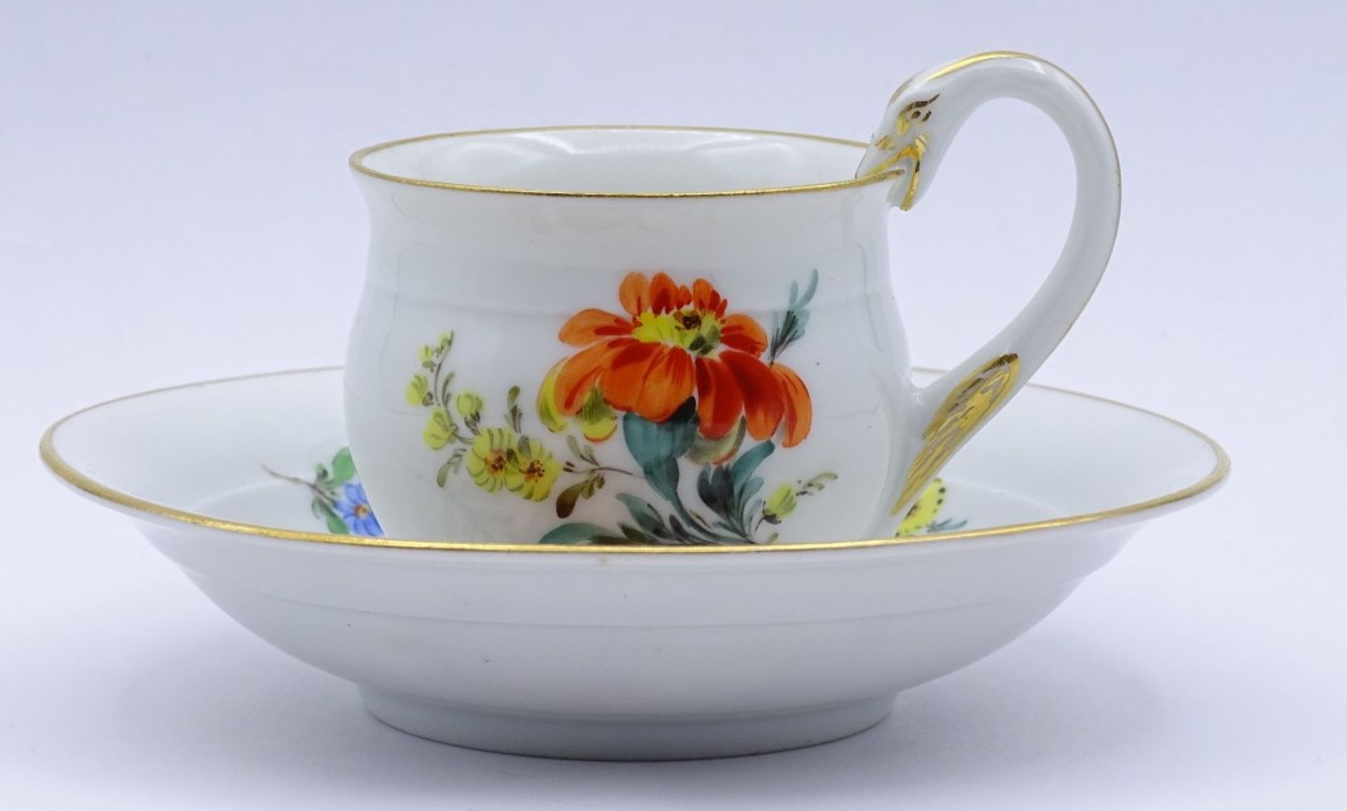 Mocca Tasse + U.T."Meissen" Schwertermarke,Blumendekor,Goldrand,1.Wahl