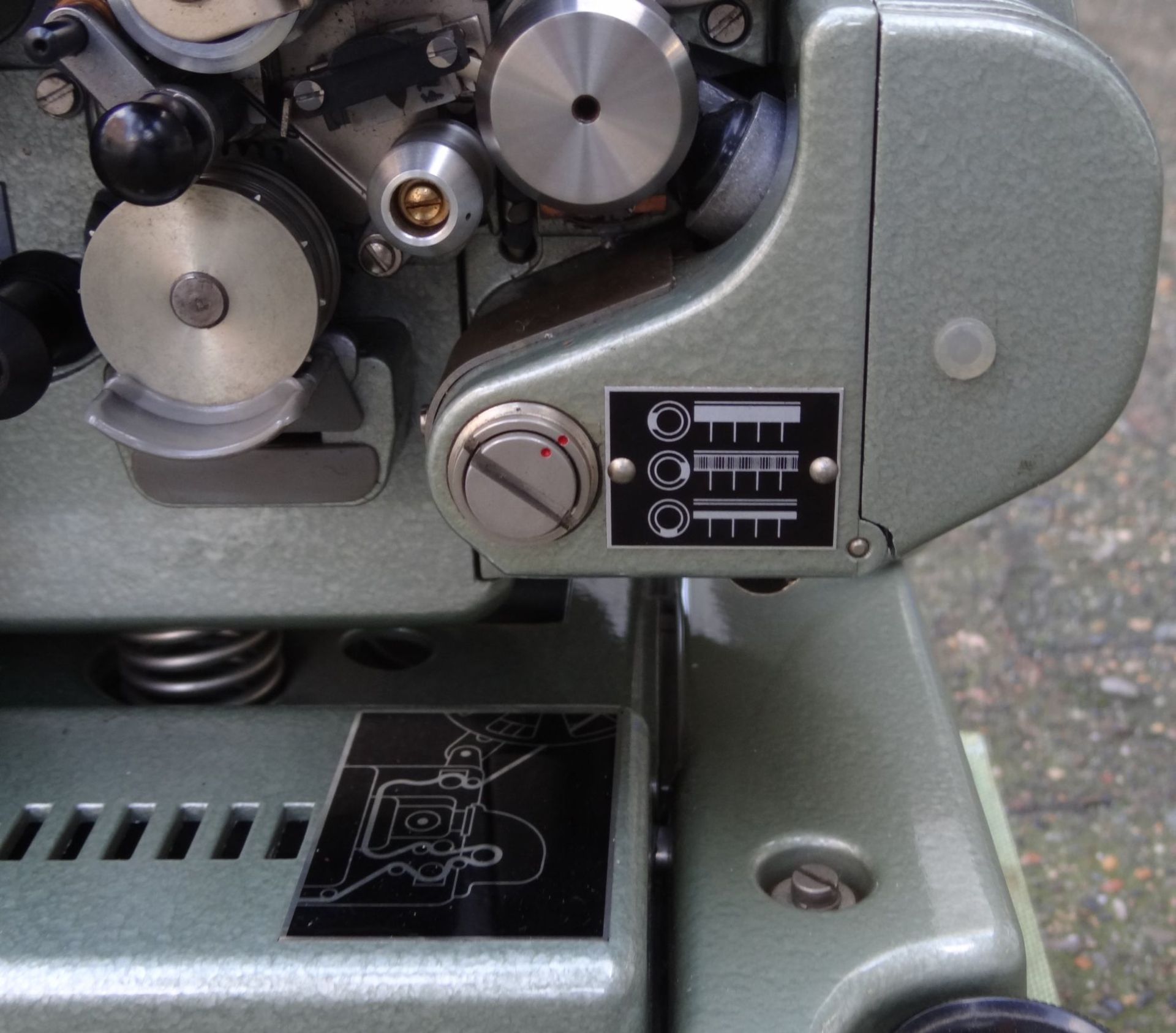 grosser Tonfilm-Projektor "Siemens" in Koffer, H-50 cm, 28x42 cm, 26 kg. - Bild 5 aus 10