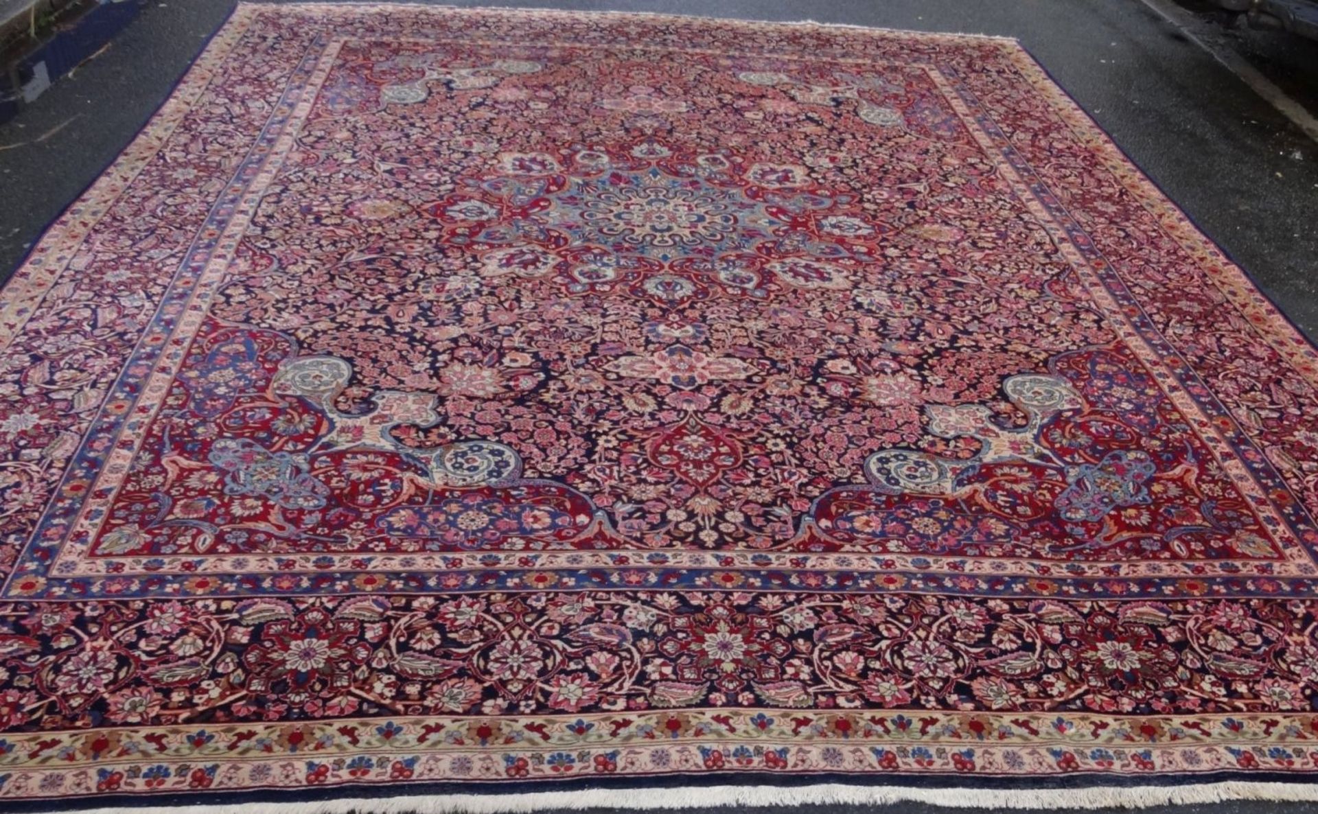 grosser Orient-Teppich, 408x320 cm, gut erhalten mit leichten Gebrauchsspuren - Bild 3 aus 7