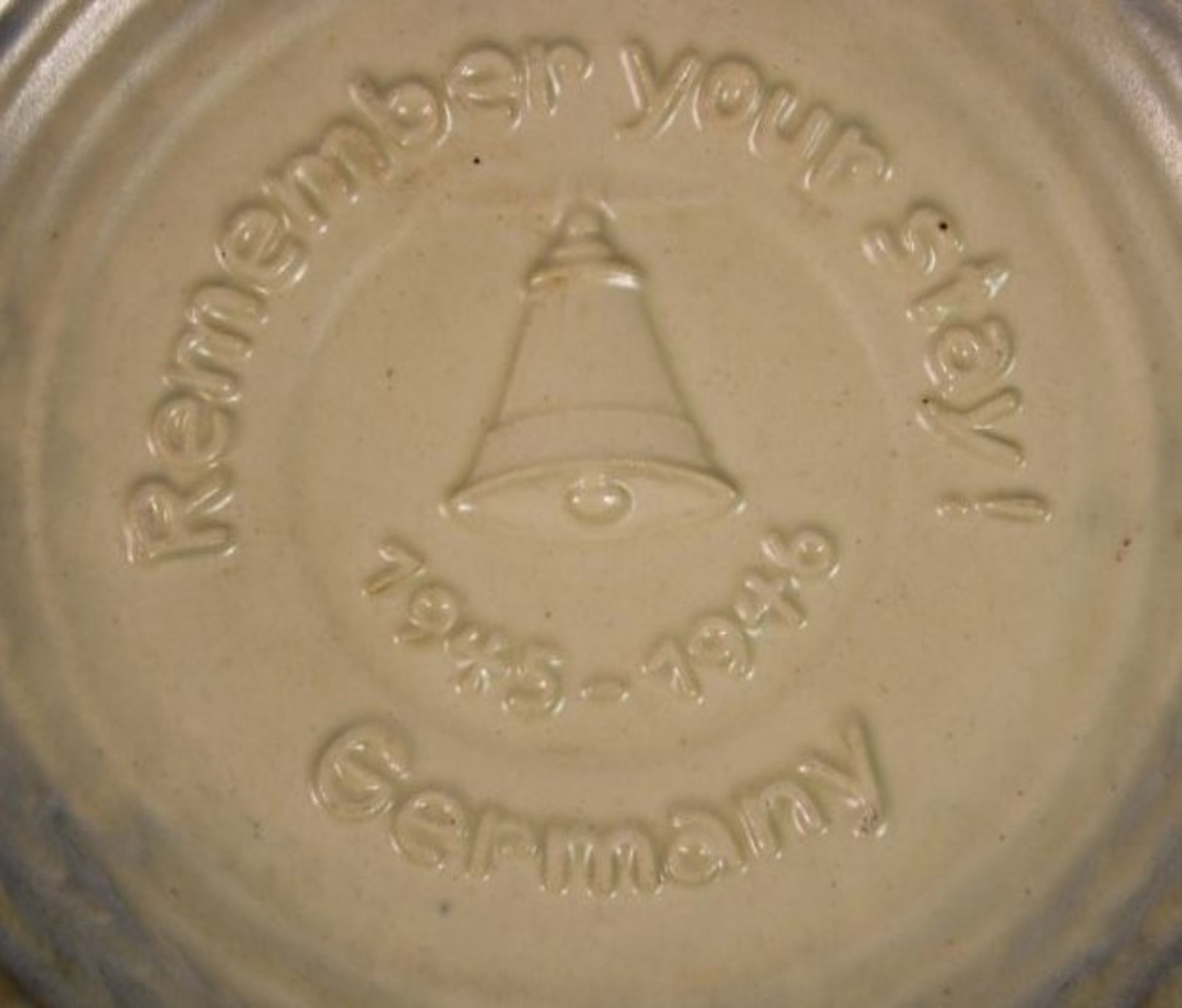 Andenkenteller "Remember your stay 1945-1946 Germany", ungemarkt, D-18cm. - Bild 2 aus 3