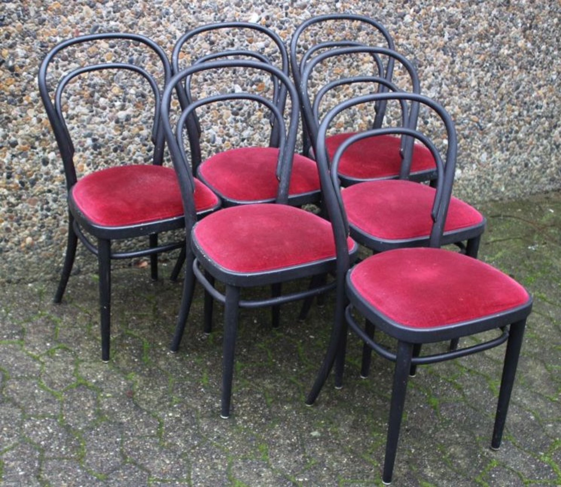 6x Thonet-Stühle, rot gepolstert, guter Zustand, je H-85cm B-43cm T-50cm Sh-45cm. - Bild 2 aus 6