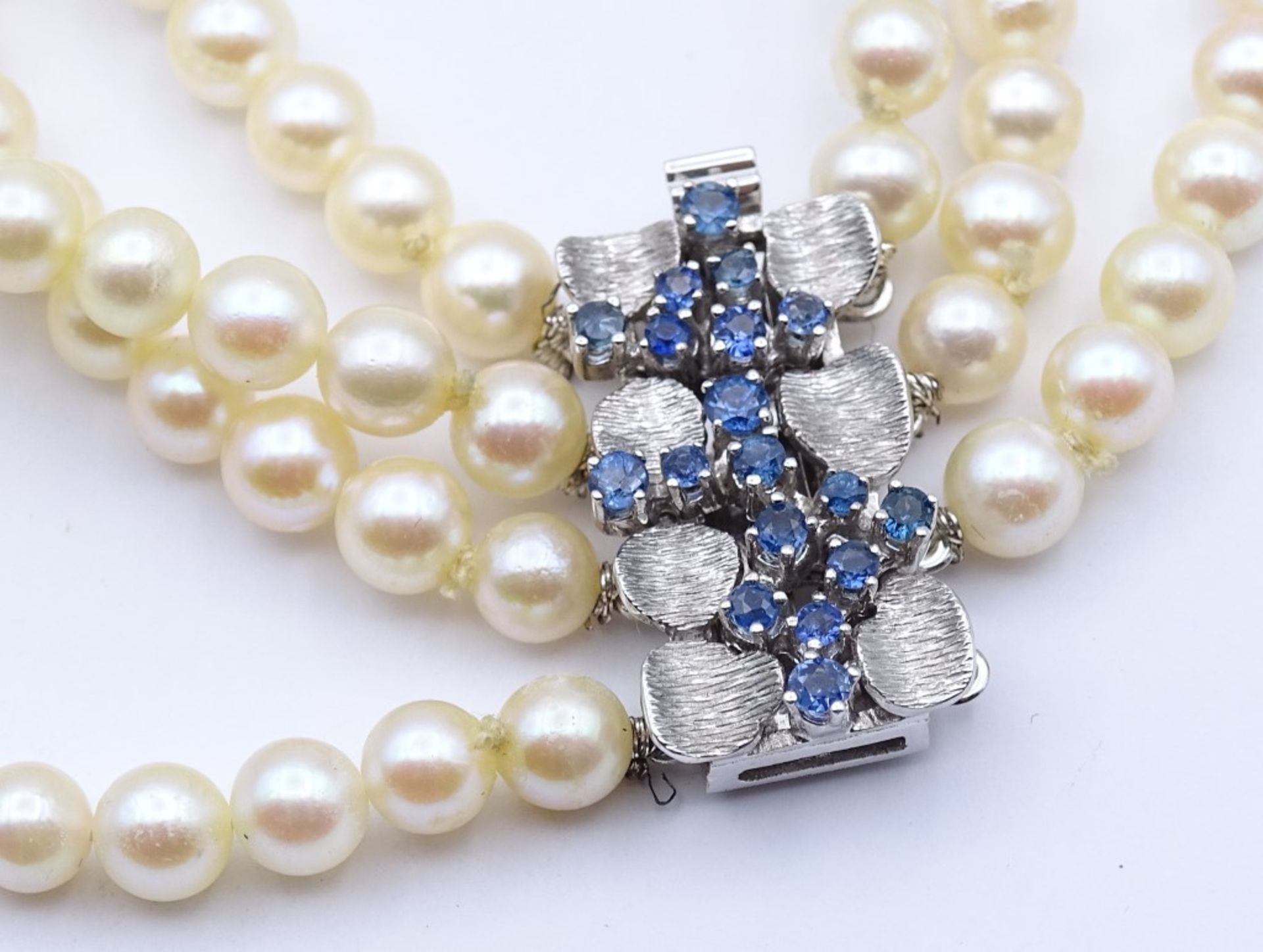 4-Reihiges Perlen Armband mit einer 585er WG Schließe, diese mit 18 Saphiren besetzt,ca.L- 18,5cm, - Image 6 of 6