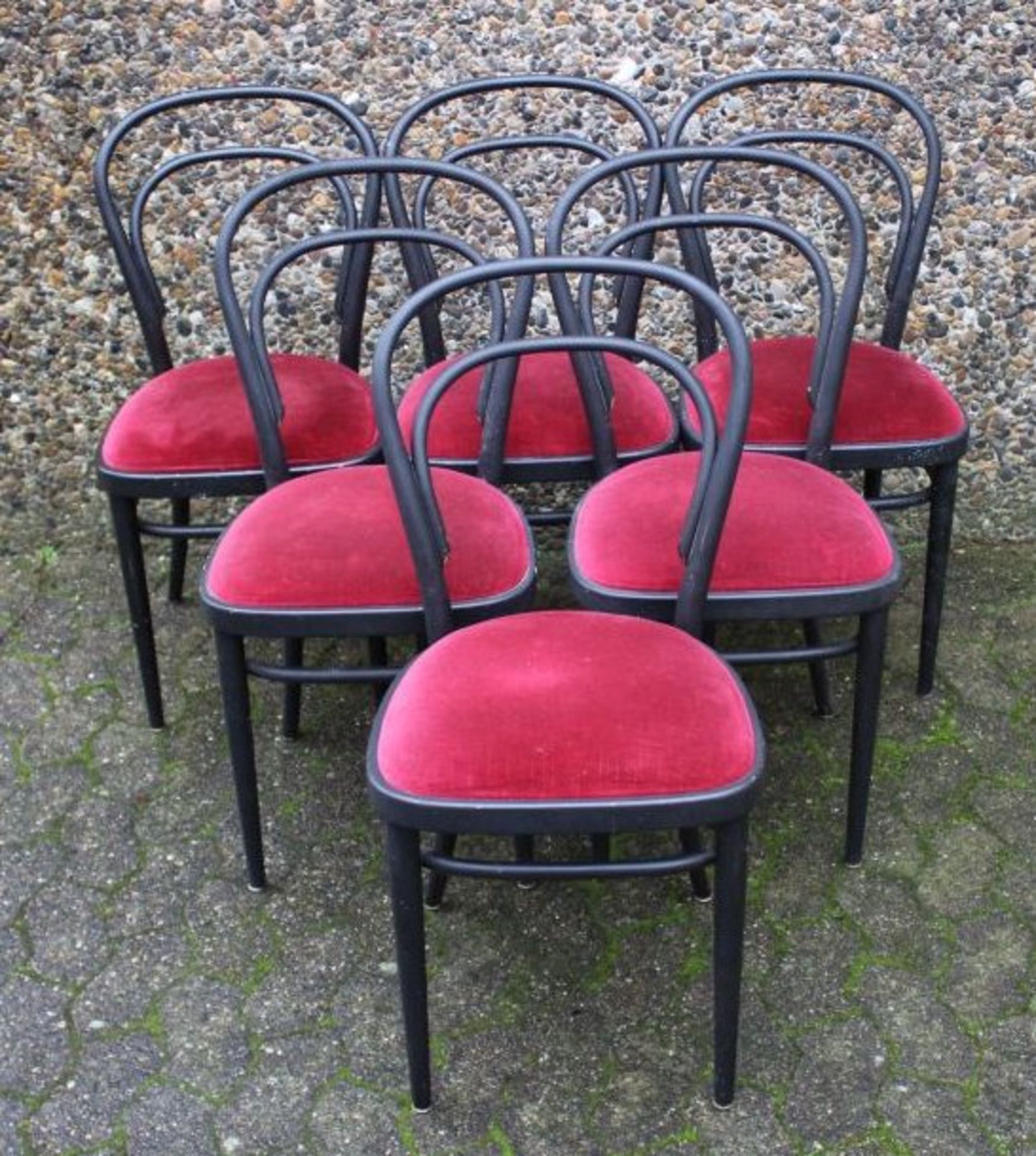 6x Thonet-Stühle, rot gepolstert, guter Zustand, je H-85cm B-43cm T-50cm Sh-45cm.