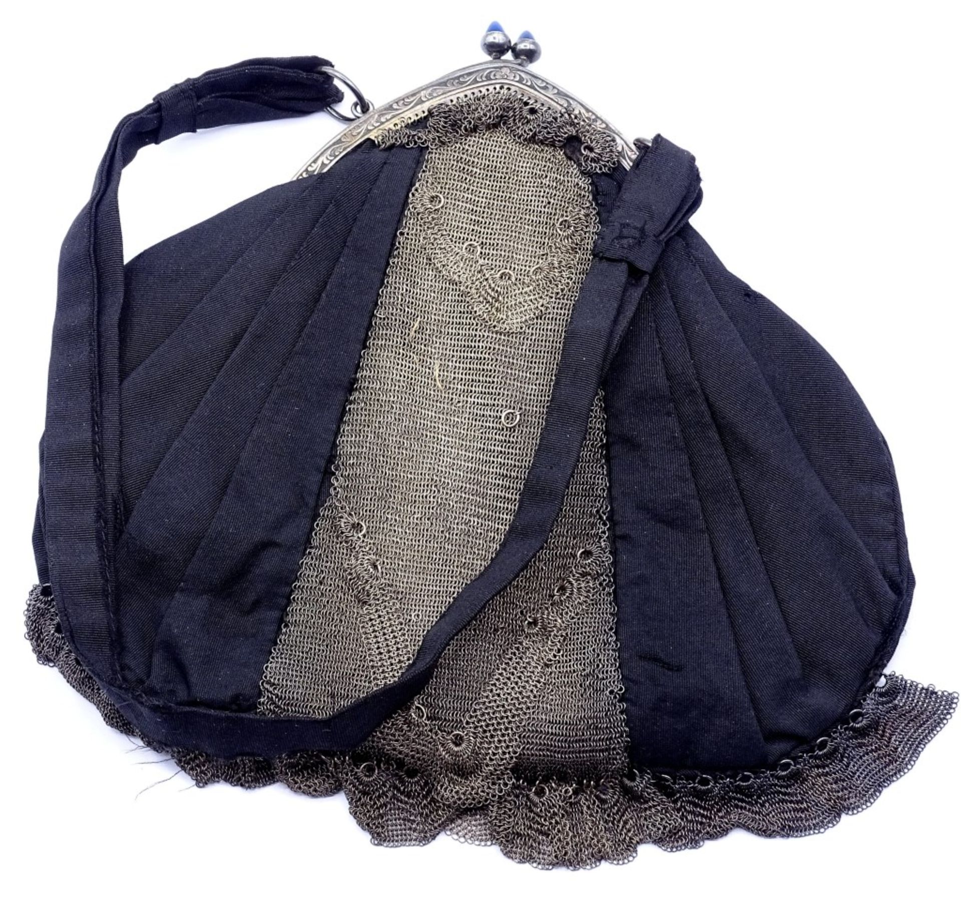 Damen Tasche um 1900 mit Silber Montur 800/000,sog.Kettentasche,Alters-u. Gebrauchsspuren,L- - Bild 2 aus 4