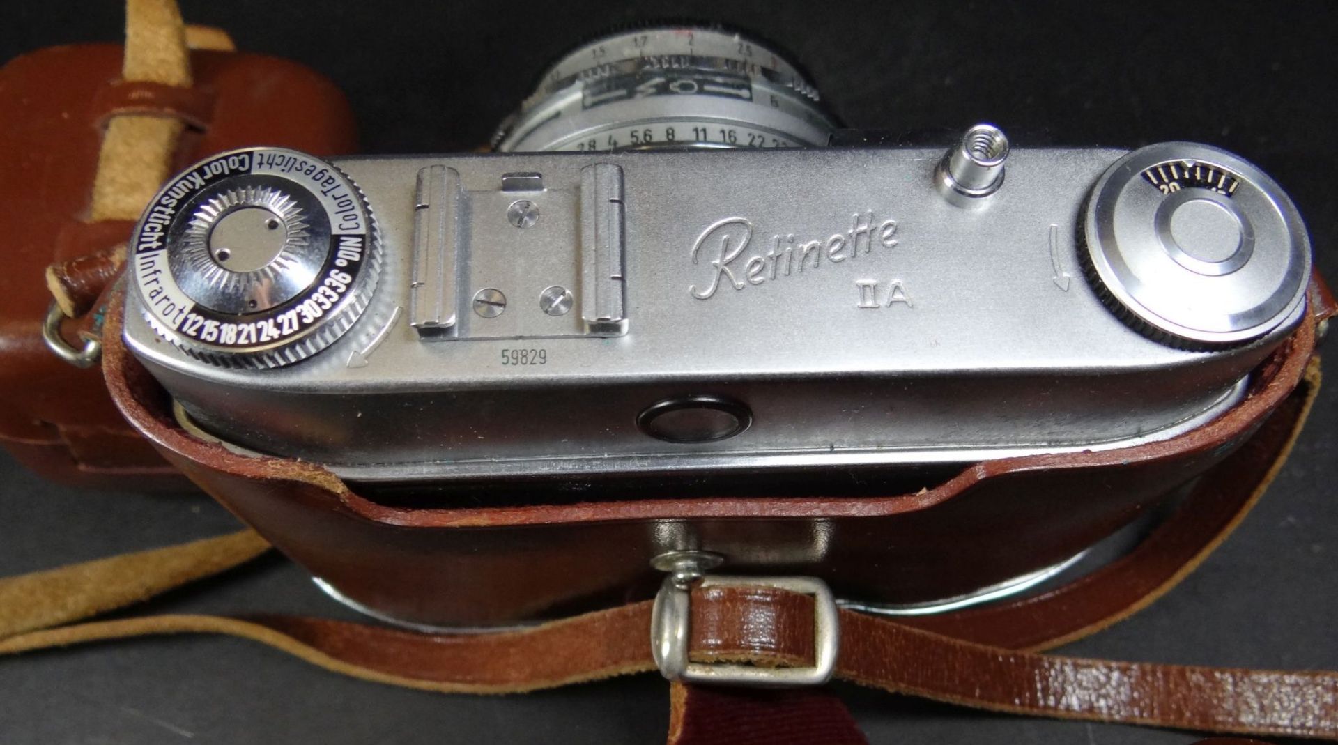 Kamera "Kodak Retina IIa" mit Sonnenblende in extra Tasche, Leder - Bild 3 aus 4