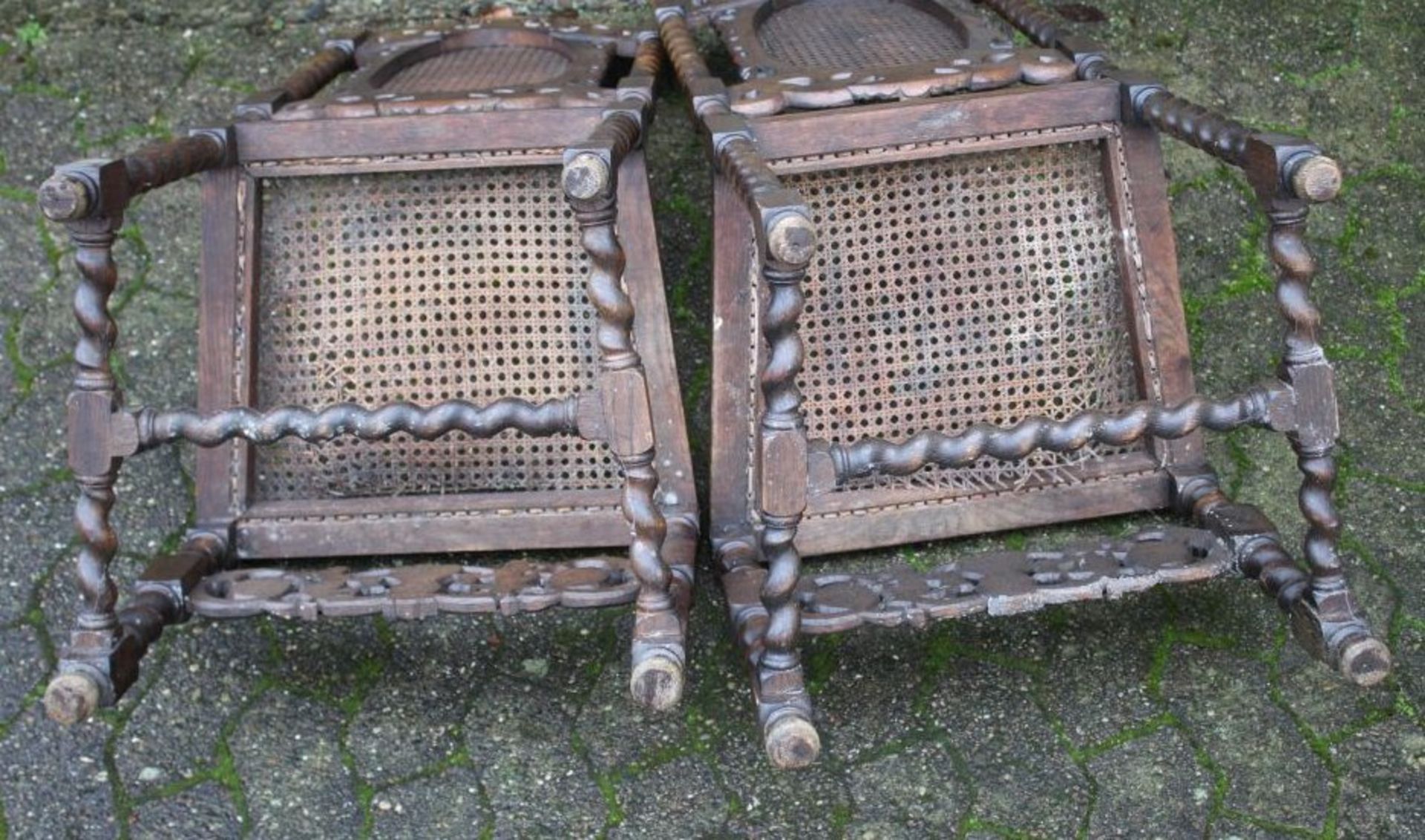 Paar Historismus-Stühle, Korbgeflecht an den Sitzflächen beschädigt, H-119cm B-50cm T-42cm Sh-47c - Image 6 of 8