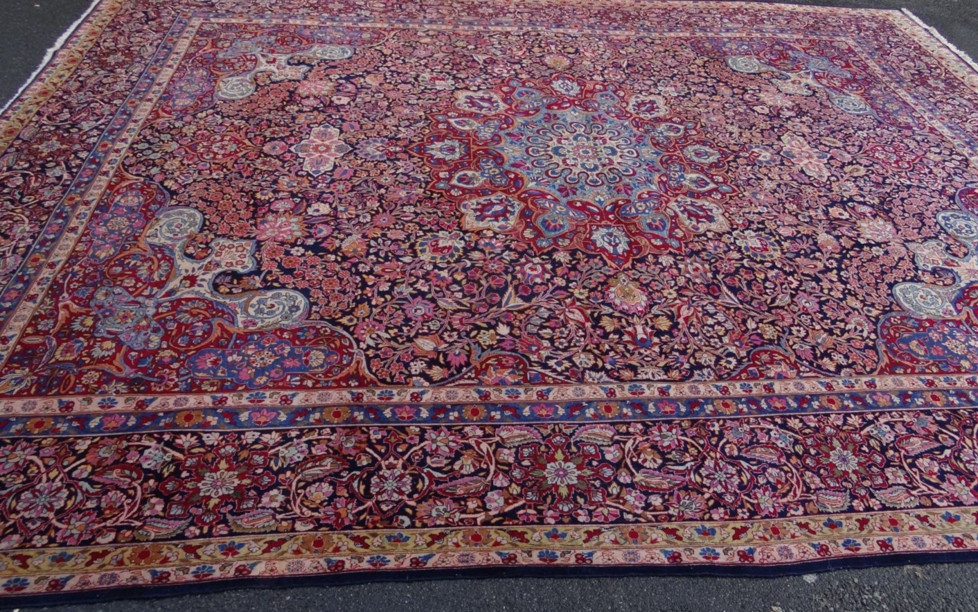 grosser Orient-Teppich, 408x320 cm, gut erhalten mit leichten Gebrauchsspuren