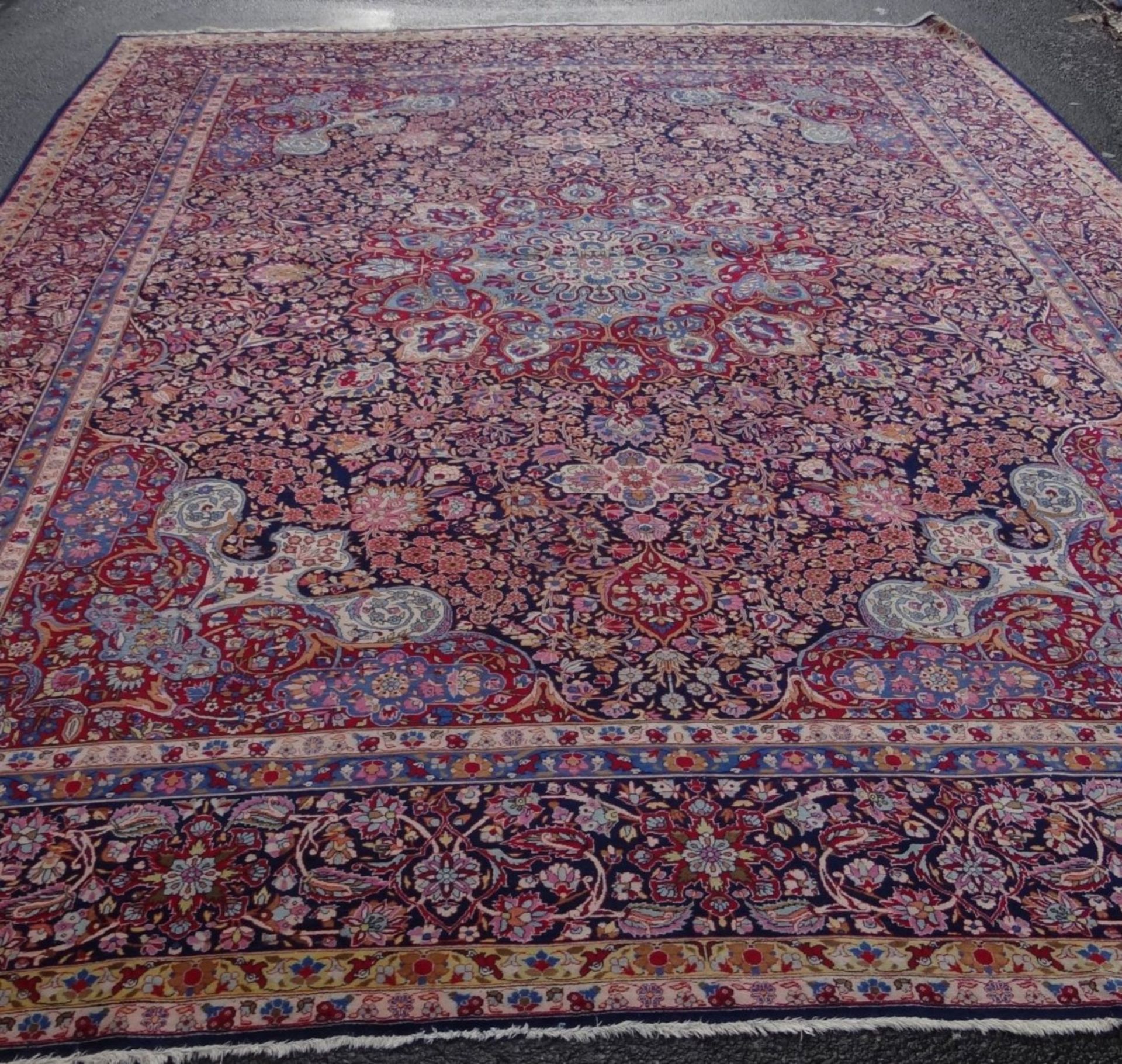 grosser Orient-Teppich, 408x320 cm, gut erhalten mit leichten Gebrauchsspuren - Bild 2 aus 7